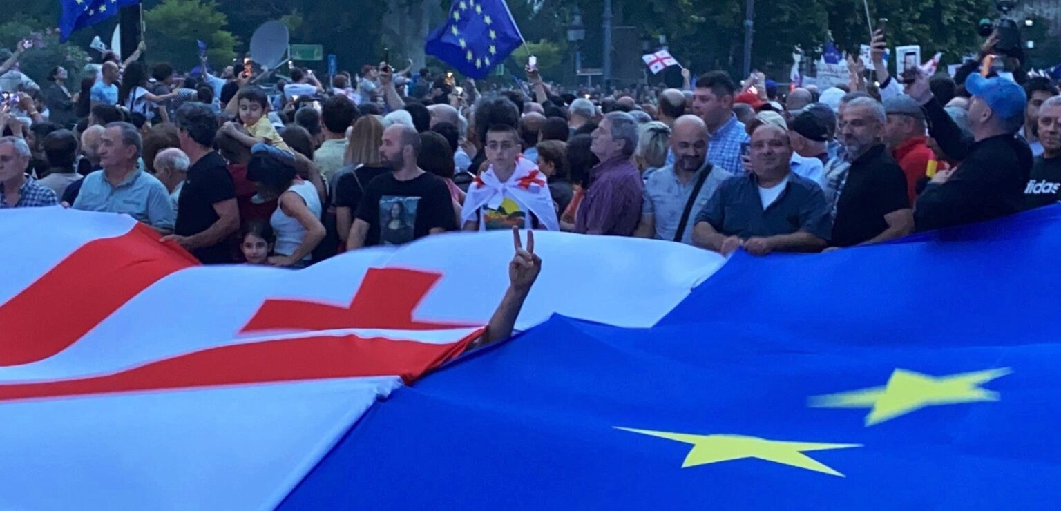 ევორინტეგრაცია, ევროკავშირის და საქართველოს დროშები