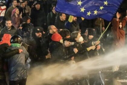 ევროინტეგრაცია, მარტის აქცია, ქალი ევროკავშირის დროშით